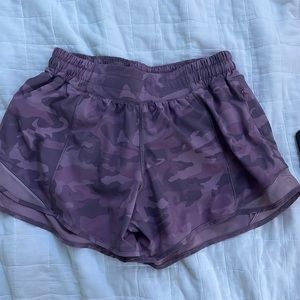 Lululemon, purple camo, 4inch hotty hots, size 6, low rise